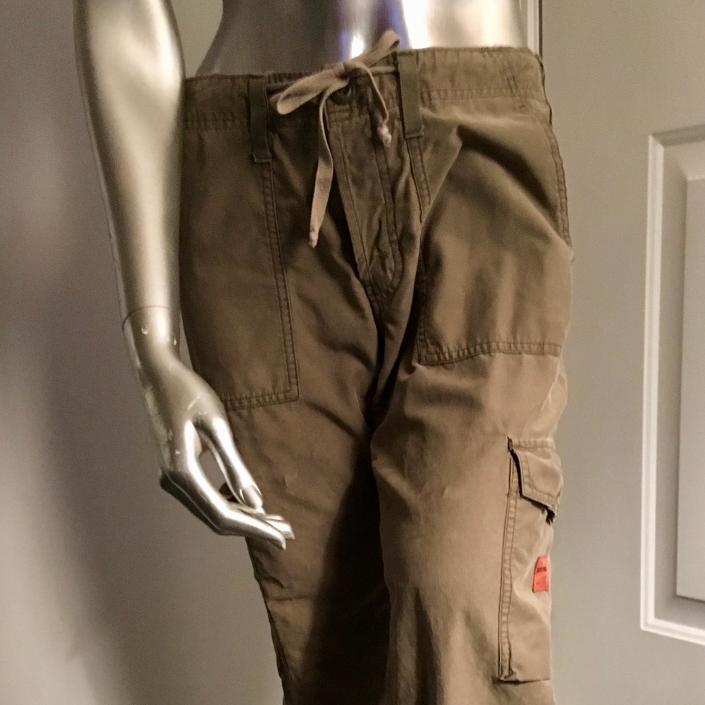 Abercrombie & Fitch olive drab cargo pants, size 4